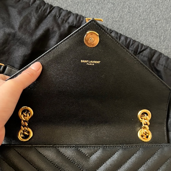 Saint Laurent Medium Envelope bag in Black - Picture 5 of 6